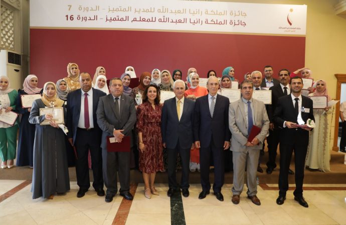 مندوباً عن جلالة الملكة رانيا العبدالله وزير التّربية والتّعليم يكرّم الفائزين