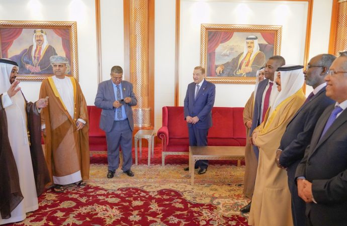 الدغمي ينقل تحيات جلالة الملك إلى ملك البحرين