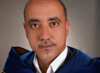 جامعة البترا تمنح الدكتور وائل هادي جائزة الباحث المتميز