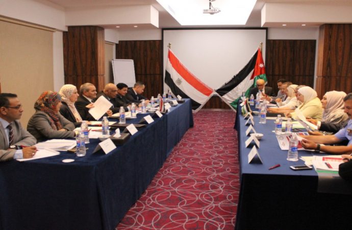 بحث تسهيل مرور الشاحنات الأردنية إلى ليبيا من خلال مصر