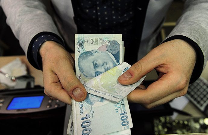 الليرة التركية تهوي لأدنى مستوى على الإطلاق أمام الدولار