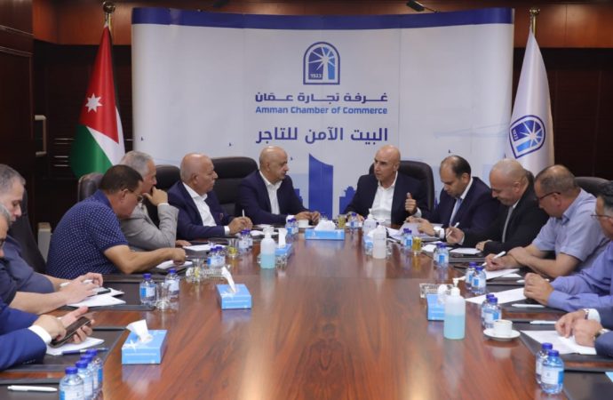لخدمة المستثمرين وتسهيل أعمالهم الاتفاق على فتح مكتب لوزارة الاستثمار بمقر تجارة عمان