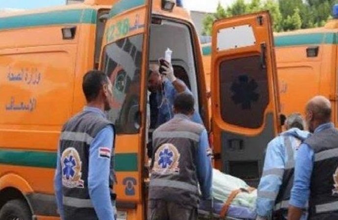 مصر.. وفاة وإصابة 5 سياح أجانب جراء تصادم سيارة نقل بحافلة