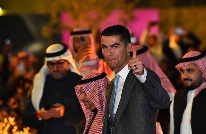 “أنا عالمي”.. النصر يُقدم رونالدو في حفل جماهيري ضخم