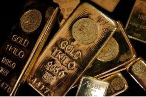 الذهب عالمياً يعوض خسائره ويرتفع مع انخفاض الدولار