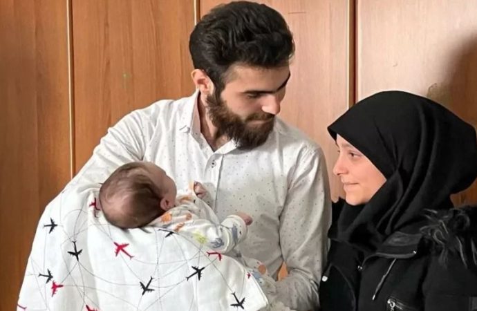 عائلة سورية تعثر على رضيعها بعد أكثر من شهر على الزلزال