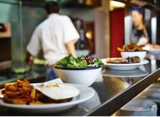 نقابة المطاعم: انخفاض الحركة على المطاعم 50% خلال العشر الأوائل من رمضان