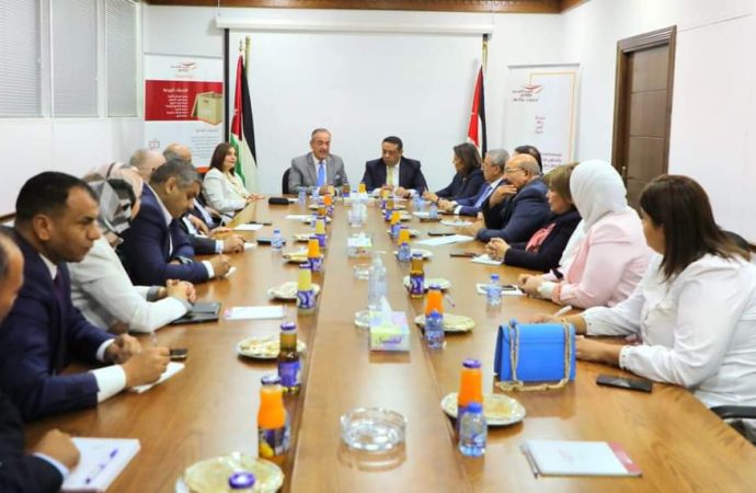 لجنة السياحة والتراث في مجلس الاعيان تزور شركة البريد الأردني 