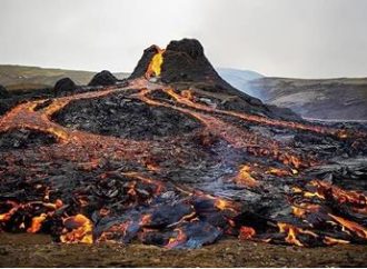 إغلاق موقع سياحي في ايسلندا وسط مخاوف من ثوران بركاني