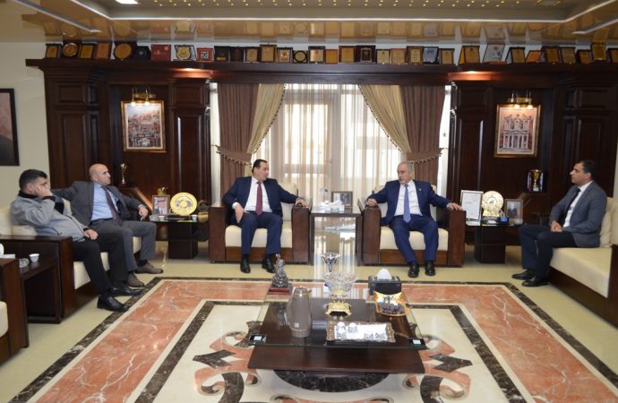 رئيس جامعة عمان الأهلية يستقبل وفداً من مستشفى السلط الحكومي