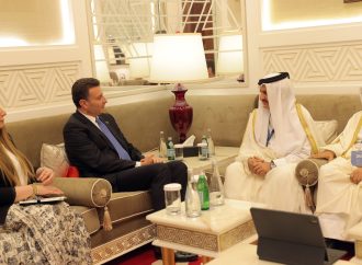 الصفدي ورئيس غرفة تجارة قطر يؤكدان أهمية تعزيز التعاون التجاري والاستثماري المشترك