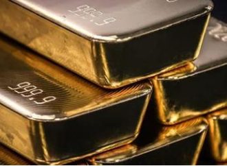 الذهب عالمياً قرب أدنى مستوى في أسبوعين