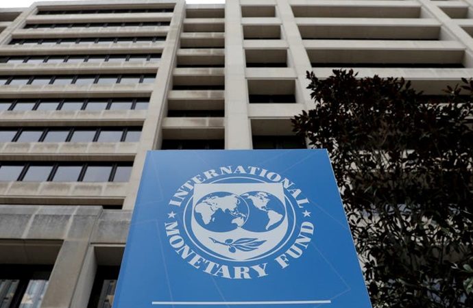 صندوق النقد الدولي يرفع توقعاته لنمو الاقتصاد العالمي