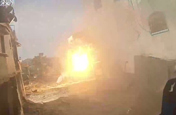 كتائب القسام تعلن استهداف ناقلتي جند إسرائيليتين في خان يونس