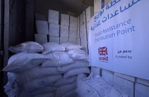 أكبر شحنة من المساعدات البريطانية تدخل غزة لإطعام 275,000 من أهالي غزة