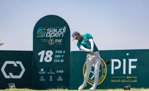 الأمريكي جون كاتلين يواصل الصدارة وتأهل مغربي في بطولة السعودية المفتوحة للجولف