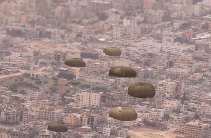 الأردن ينفذ 7 إنزالات جوية لمساعدات على شمال غزة بمشاركة دولية