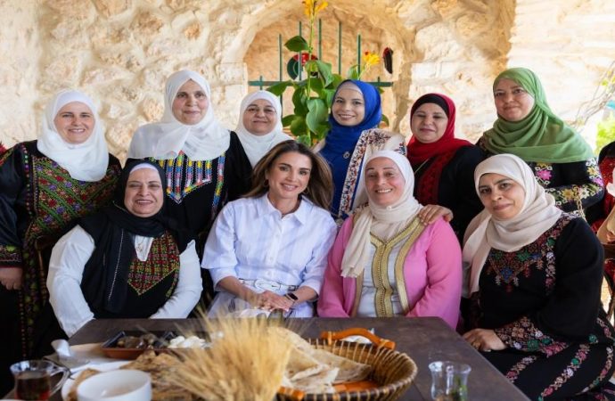 الملكة رانيا العبدالله تلتقي عدداً من سيدات عيرا ويرقا