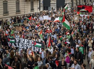 جنيف.. آلاف المتظاهرين ينظمون مسيرة لدعم الشعب الفلسطيني