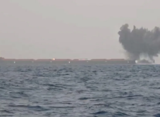 الحوثيون يعلنون استهداف “سفينة إسرائيلية” في بحر العرب