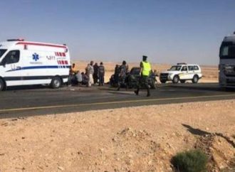 وفاة و3 اصابات بتصادم مركبة شحن وحافلة ركاب على طريق العدسية